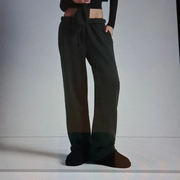 MEDIUM. SKIMS COTTON FLEECE CLASSIC STRAIGHT LEG PANT - Picture 1 of 15